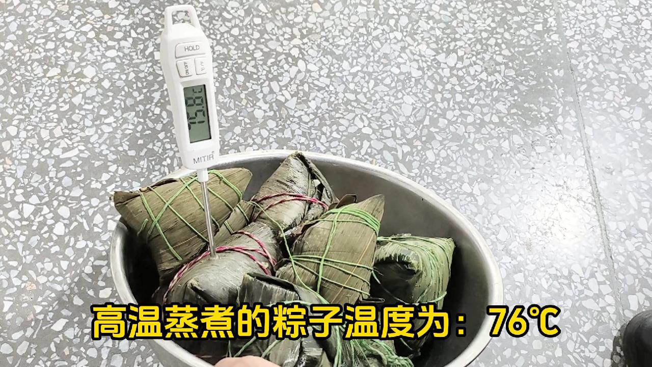 高溫蒸煮的粽子食品真空速冷機(jī)快速冷卻！