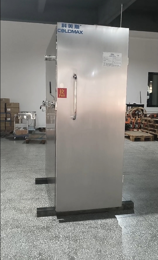 上?？蛻舳ㄖ?0KG熟食真空速冷機出貨！